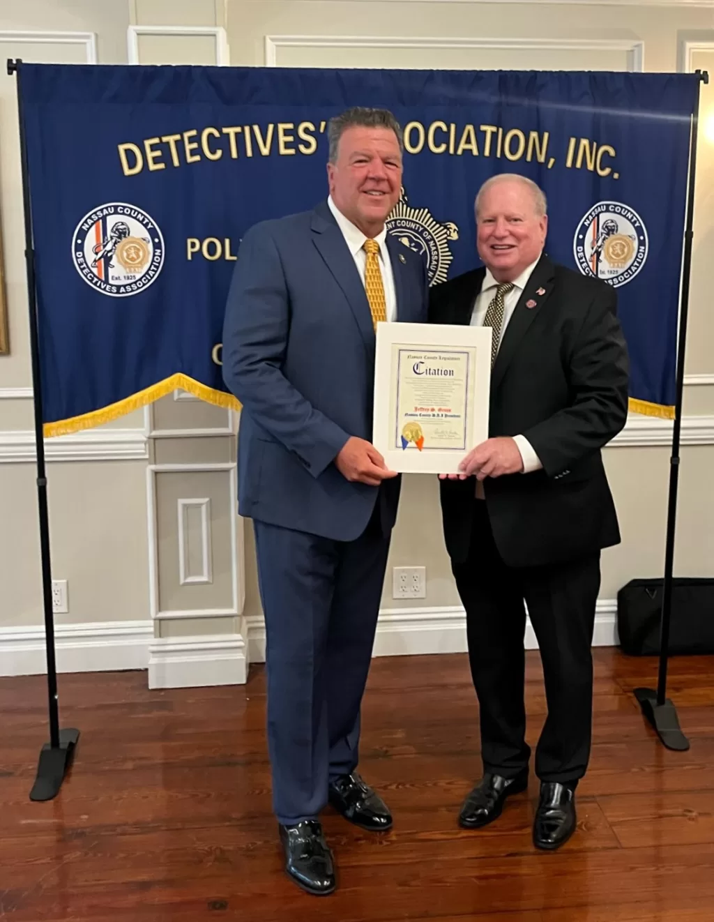 (Photo: Office of Legislator Arnold W. Drucker) Nassau County Legislator Arnold W. Drucker (left) presents the Nassau County Legislature Citation to Jeff Gross (right), former president of the Nassau County Detectives Association, at a special ceremony at the Milleridge Inn in Jericho on August 17.