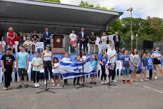 (Photo: Town of Oyster Bay) Members of the Schechter School of Long Island’s Children’s Choir join local residents to perform the National Anthems for Israel and the United States.